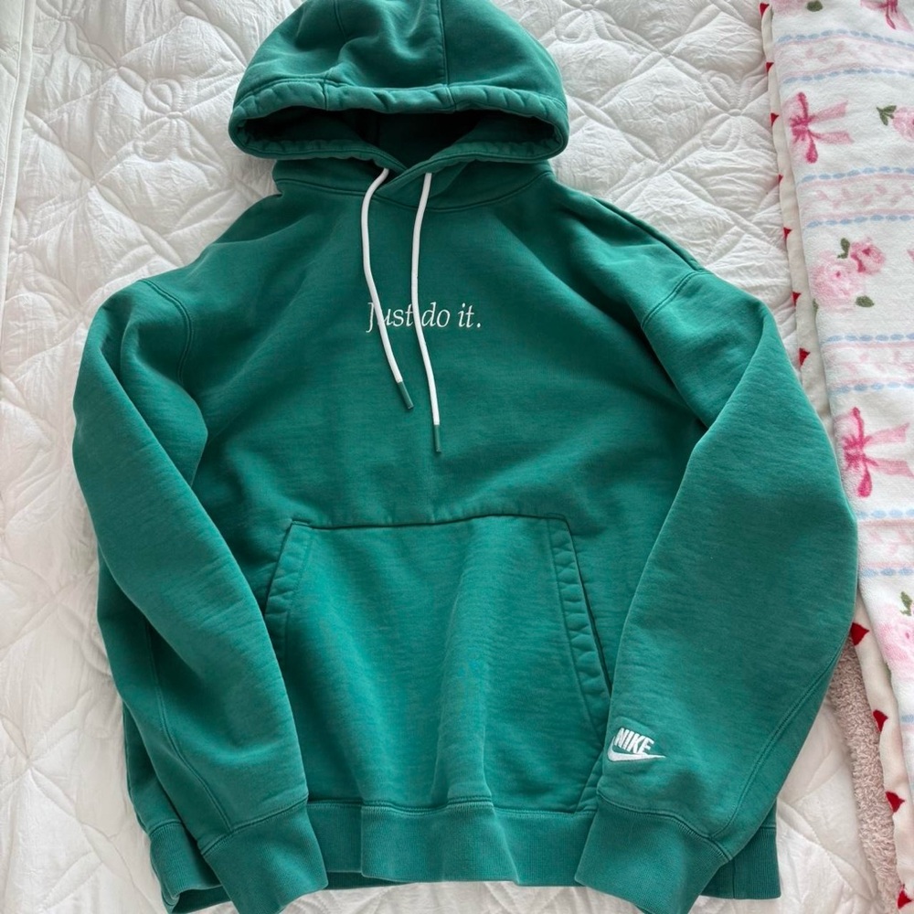 green nike hoodie - Picture 5 of 7